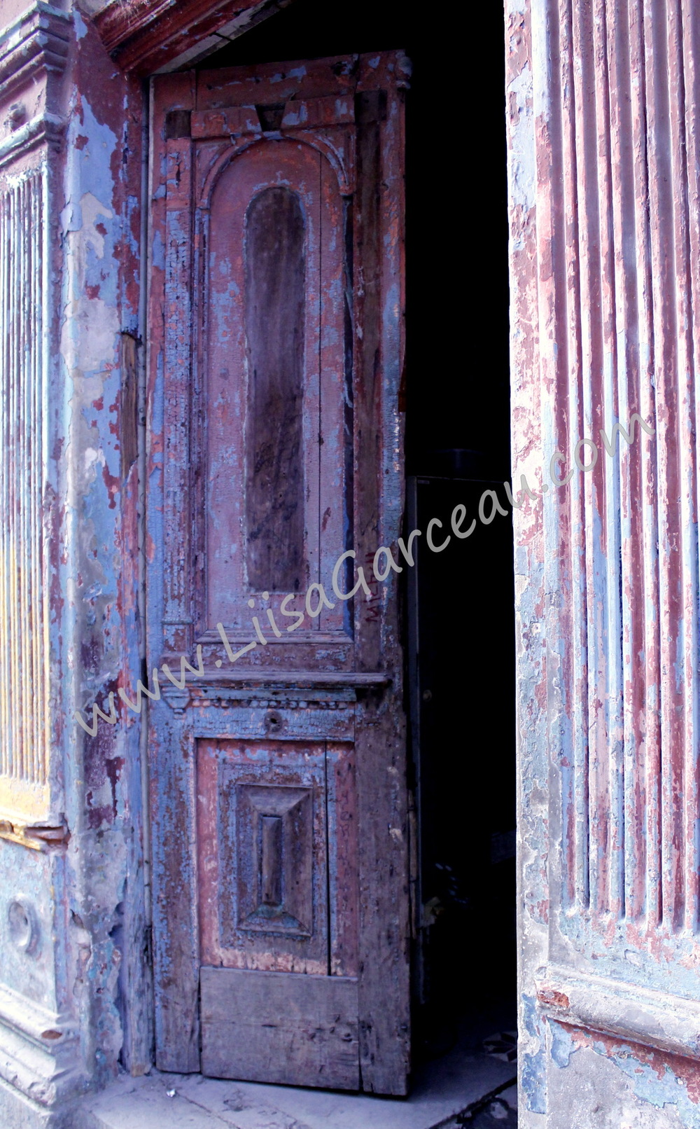 Bespoke Art by Liisa Garceau - Come in, if you dare Old Town of Panama.